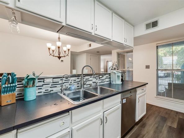 7510  Holly Hill Drive  111, Dallas Texas 75231