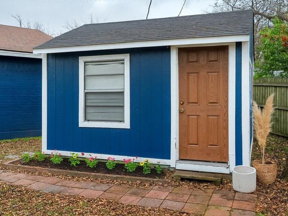 704  Clover Park Drive , Arlington Texas 76013