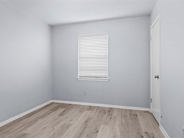 704  Clover Park Drive , Arlington Texas 76013