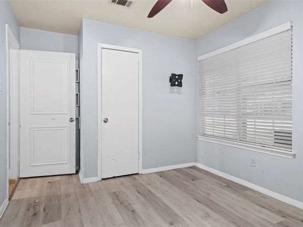 704  Clover Park Drive , Arlington Texas 76013