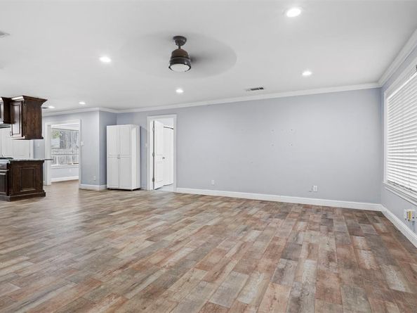 704  Clover Park Drive , Arlington Texas 76013