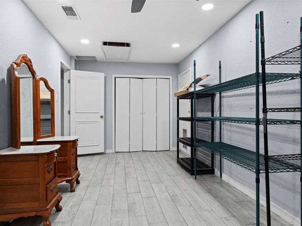 704  Clover Park Drive , Arlington Texas 76013