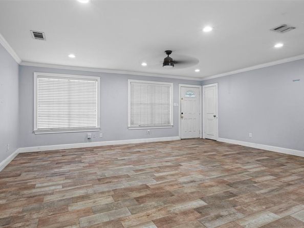 704  Clover Park Drive , Arlington Texas 76013