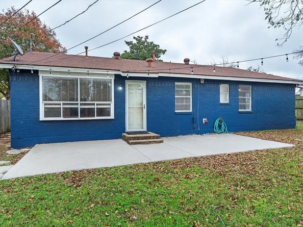 704  Clover Park Drive , Arlington Texas 76013