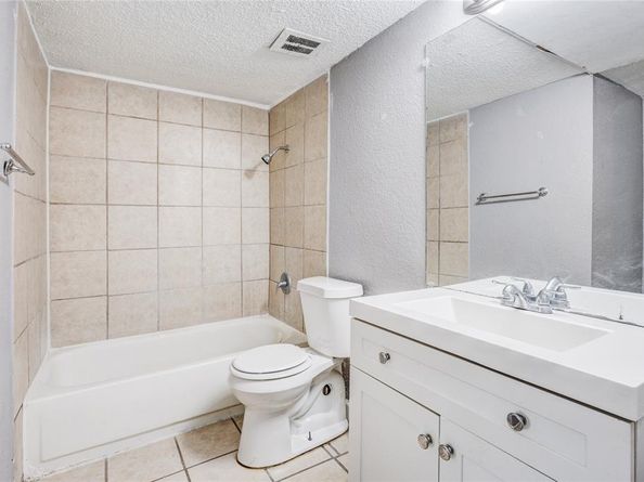 5063  Ridglea Lane  1002, Fort Worth Texas 76116