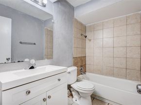 5063  Ridglea Lane  1002, Fort Worth Texas 76116