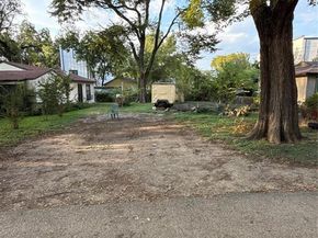 917  Walkway Street , Dallas Texas 75212