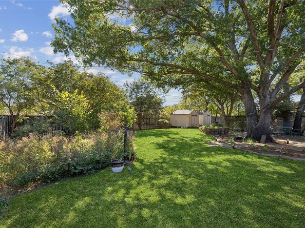 3910  Clear Cove Lane , Dallas Texas 75244