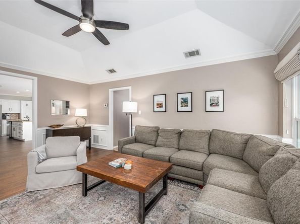 10002  Hickory Crossing , Dallas Texas 75243