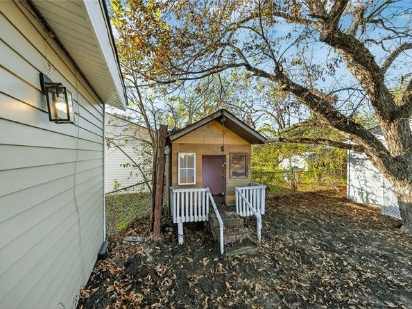 2655  Larry Drive , Dallas Texas 75228