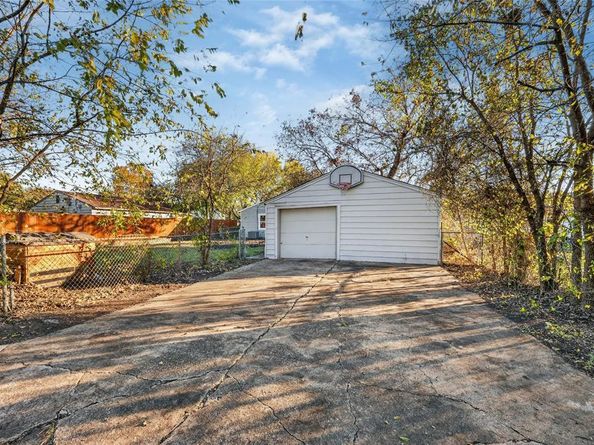 2655  Larry Drive , Dallas Texas 75228