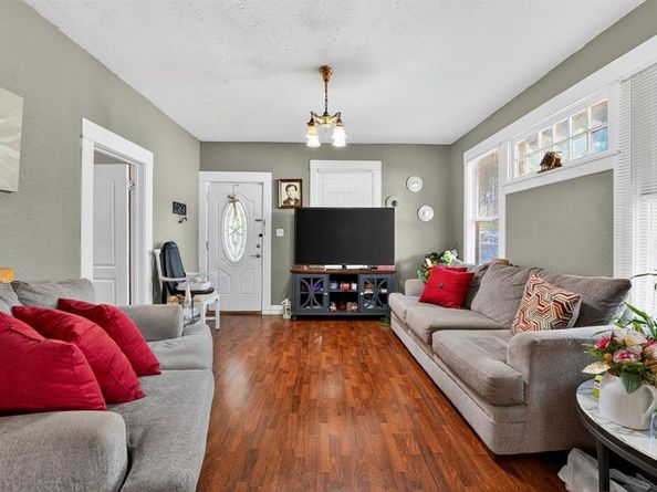 618  Cameron Avenue , Dallas Texas 75223