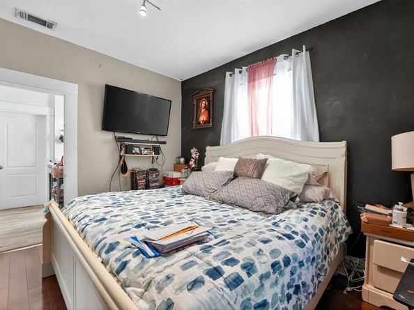 618  Cameron Avenue , Dallas Texas 75223