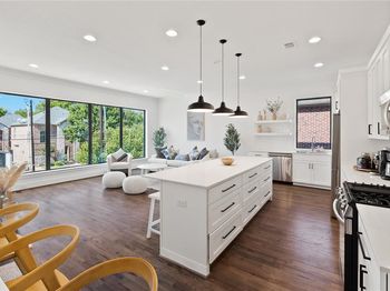 5014  Mission Avenue 