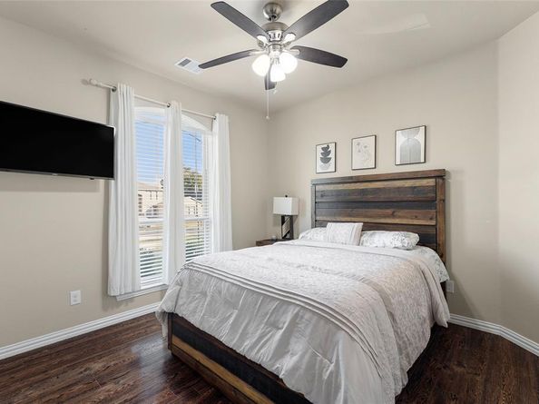 1357  Lake Grove Lane , DeSoto Texas 75115