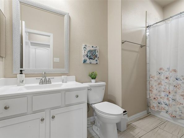 1357  Lake Grove Lane , DeSoto Texas 75115