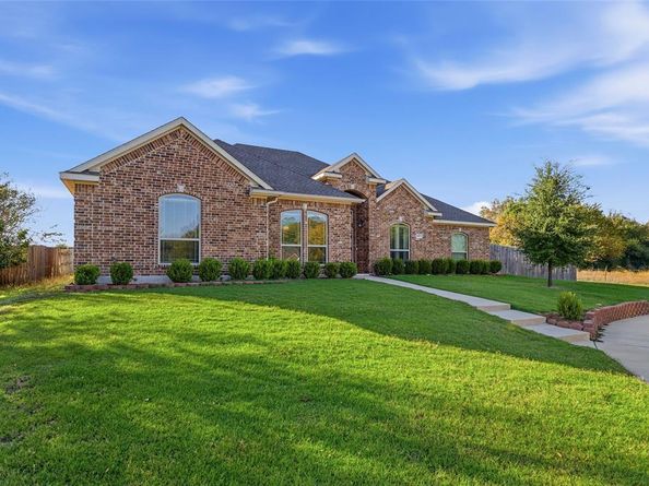 1357  Lake Grove Lane , DeSoto Texas 75115