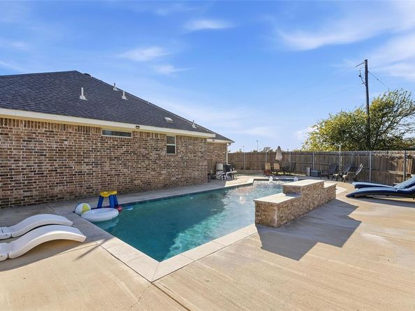 1357  Lake Grove Lane , DeSoto Texas 75115