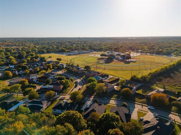 1357  Lake Grove Lane , DeSoto Texas 75115