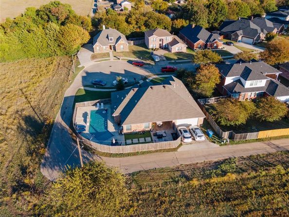 1357  Lake Grove Lane , DeSoto Texas 75115