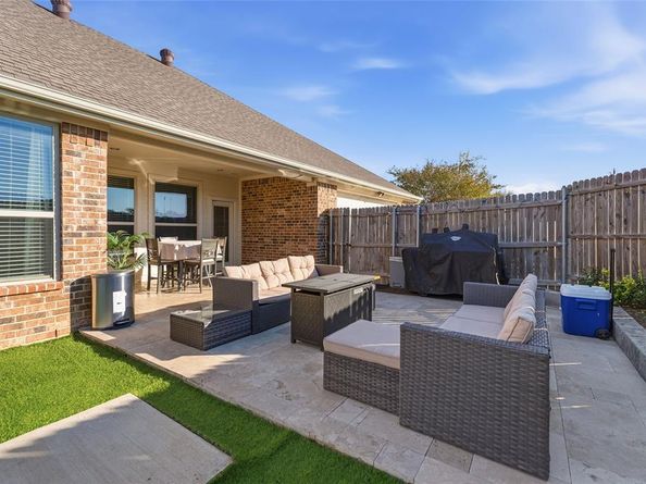 1357  Lake Grove Lane , DeSoto Texas 75115