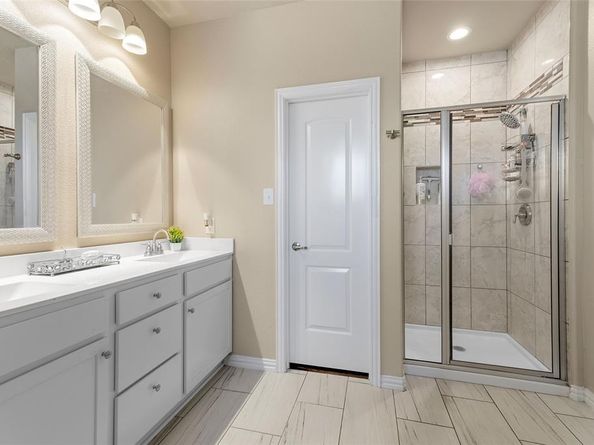 1357  Lake Grove Lane , DeSoto Texas 75115