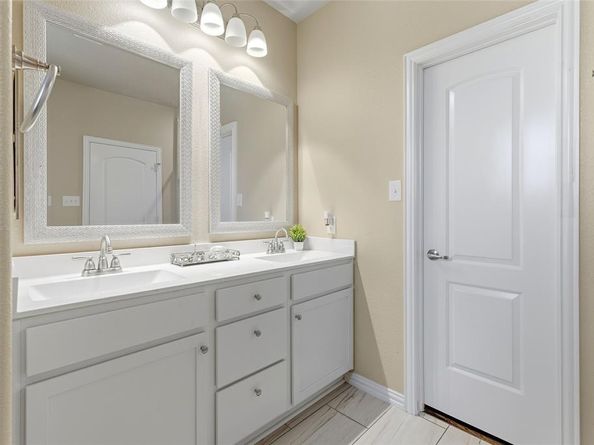 1357  Lake Grove Lane , DeSoto Texas 75115