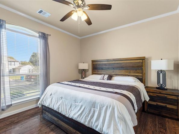 1357  Lake Grove Lane , DeSoto Texas 75115