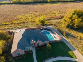 1357  Lake Grove Lane , DeSoto Texas 75115