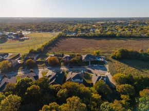 1357  Lake Grove Lane , DeSoto Texas 75115