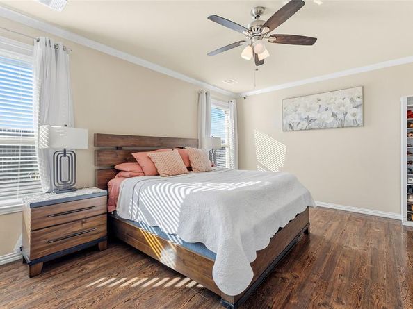 1357  Lake Grove Lane , DeSoto Texas 75115