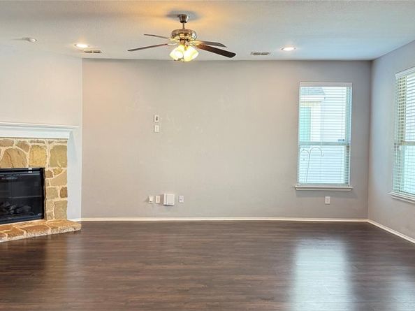 1009  Bruni Court , Aubrey Texas 76227