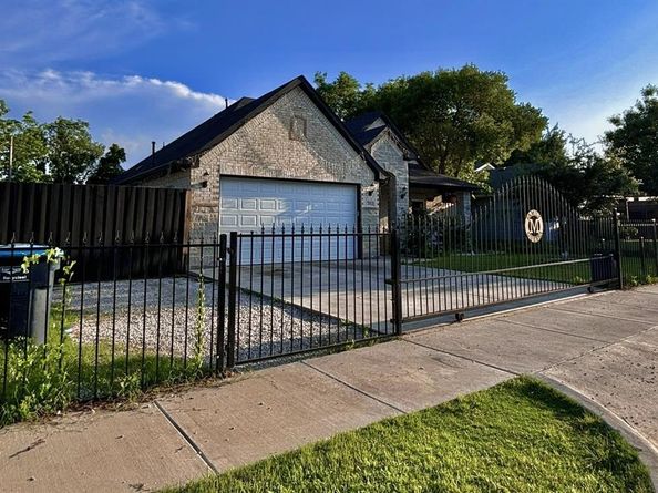 2512  Highcrest Avenue , Fort Worth Texas 76111
