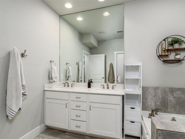 1315  Palm Canyon Drive  B8, Dallas Texas 75204