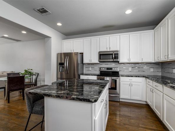 1315  Palm Canyon Drive  B8, Dallas Texas 75204