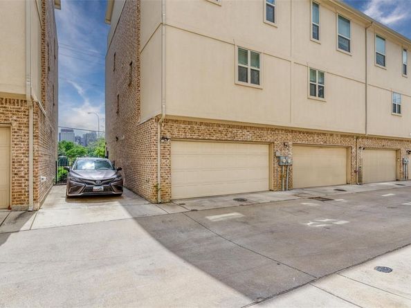 1315  Palm Canyon Drive  B8, Dallas Texas 75204