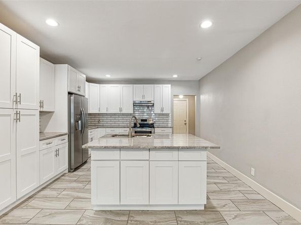 318 S Montreal Avenue , Dallas Texas 75208