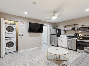 318 S Montreal Avenue , Dallas Texas 75208