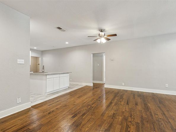 318 S Montreal Avenue , Dallas Texas 75208