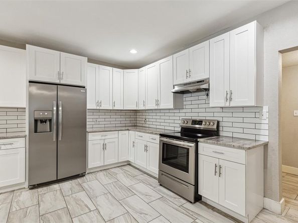 318 S Montreal Avenue , Dallas Texas 75208