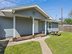 318 S Montreal Avenue , Dallas Texas 75208