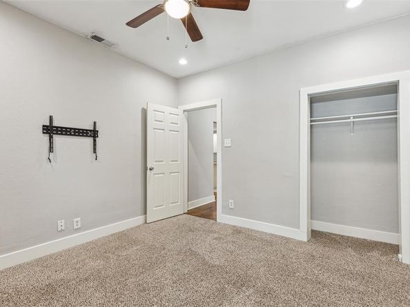 318 S Montreal Avenue , Dallas Texas 75208