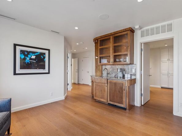 3030  Mckinney Avenue  2302, Dallas Texas 75204
