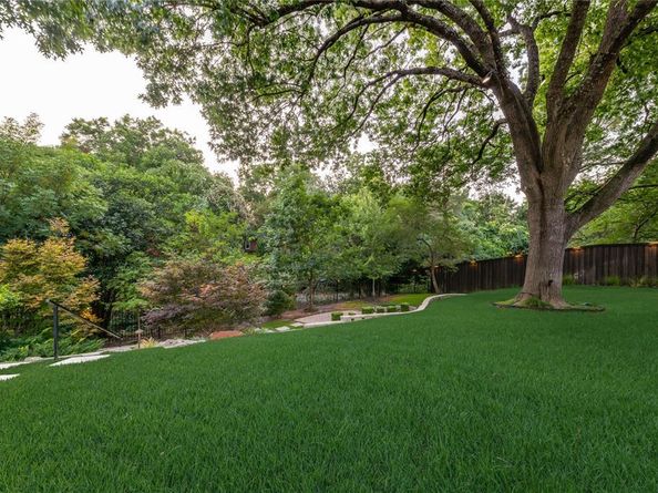 10989  Crooked Creek Drive , Dallas Texas 75229