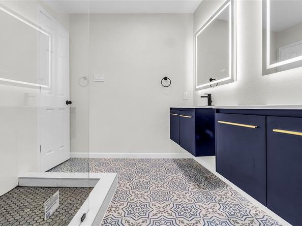 6701  Beth Court , Garland Texas 75044