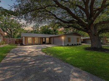 911  Wisteria Way 