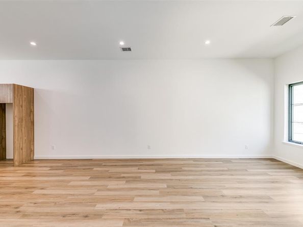 1727  Novela Way , Dallas Texas 75215