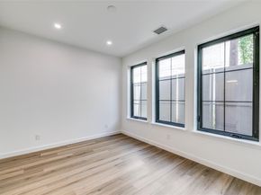 1727  Novela Way , Dallas Texas 75215