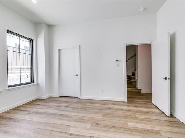 1727  Novela Way , Dallas Texas 75215