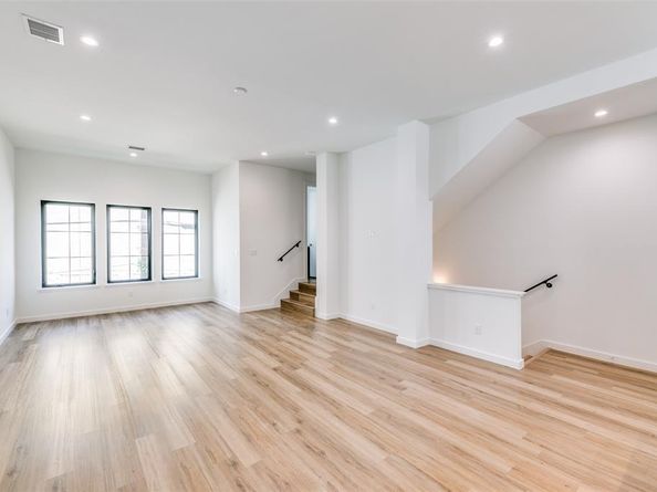 1727  Novela Way , Dallas Texas 75215